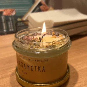 Masaż ciepłym woskiem świecy
